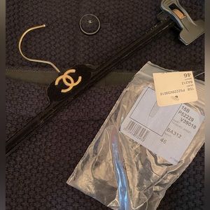 CHANEL NAVY BLUE KNIT KNEE LENGTH SKIRT….BRAND NEW!!!